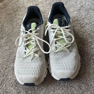 OnCloud sneaks! Size 8, gently worn